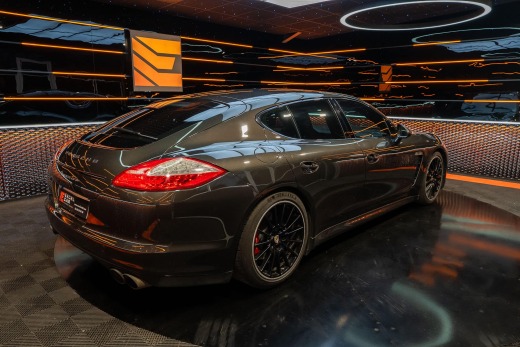 PORSCHE PANAMERA TURBO 4.8l V8 500CH